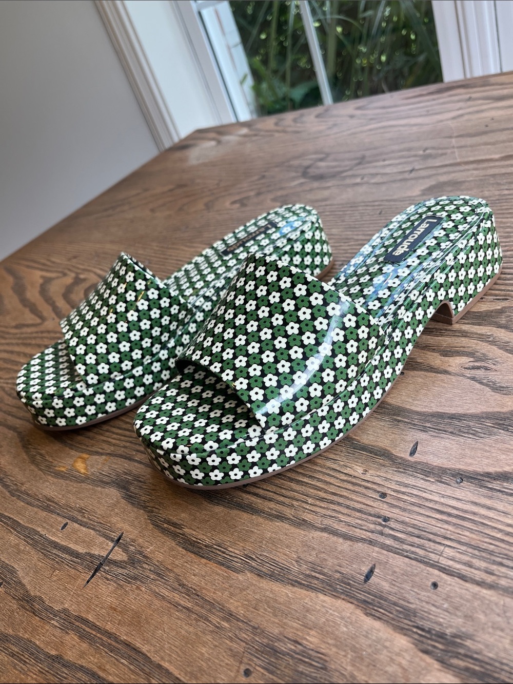 NEW Larroudè Athena green flower print platform  sandal size 6.5